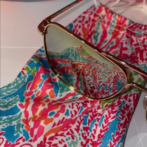 Lilly Pulitzer Bundle includes Vibrant Pink and Blue Tote Bag and Sunglasses - Picture 9 of 9
